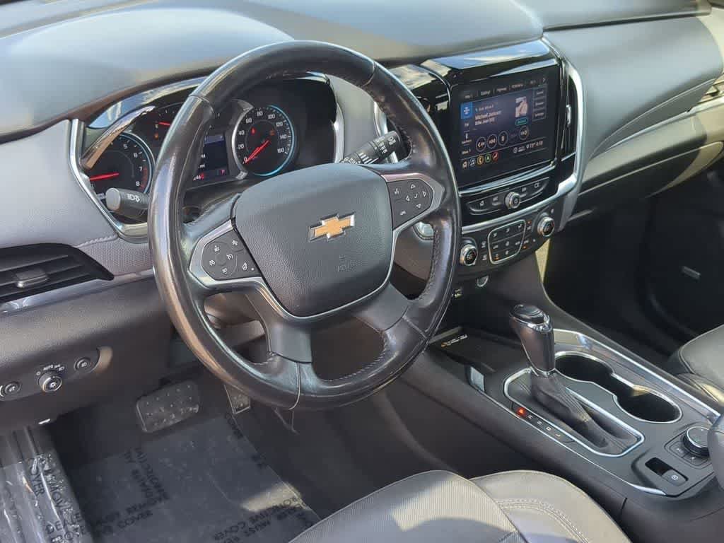 Used 2020 Chevrolet Traverse Premier w/ LPO, Blackout Package AWD/4WD image 2