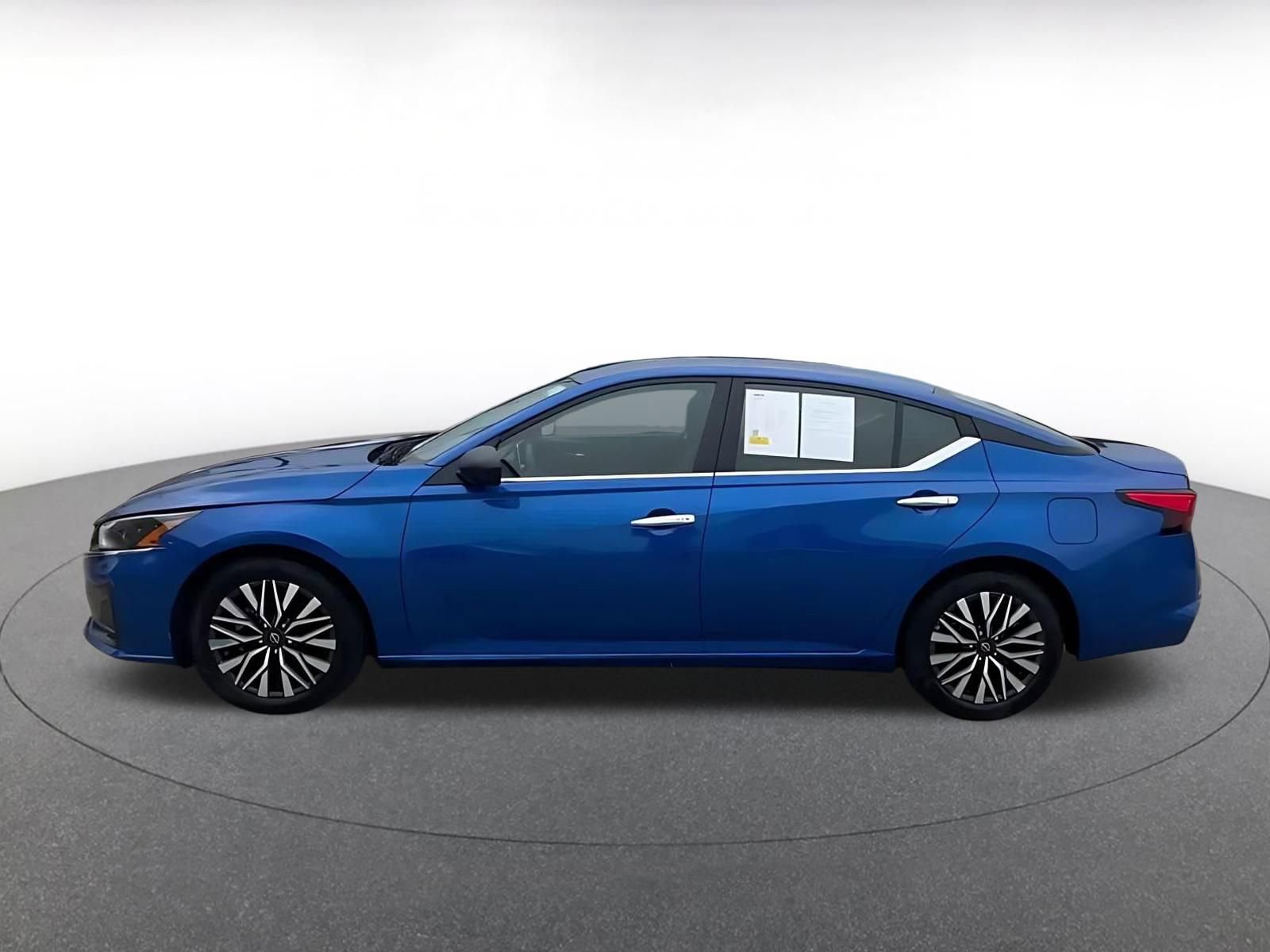 Used 2025 Nissan Altima 2.5 SV FWD image 10