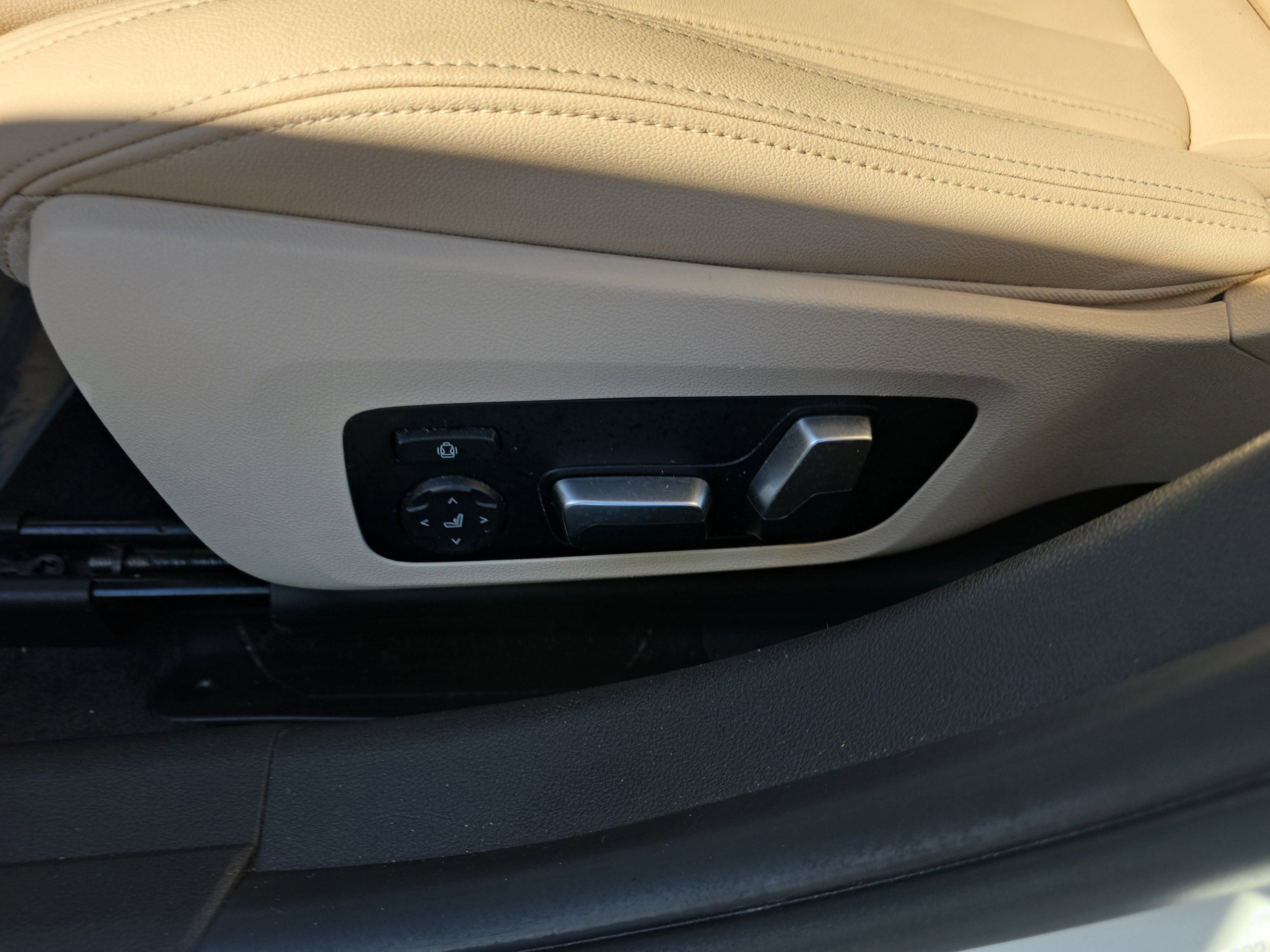 Used 2021 BMW 330e w/ Convenience Package image 19