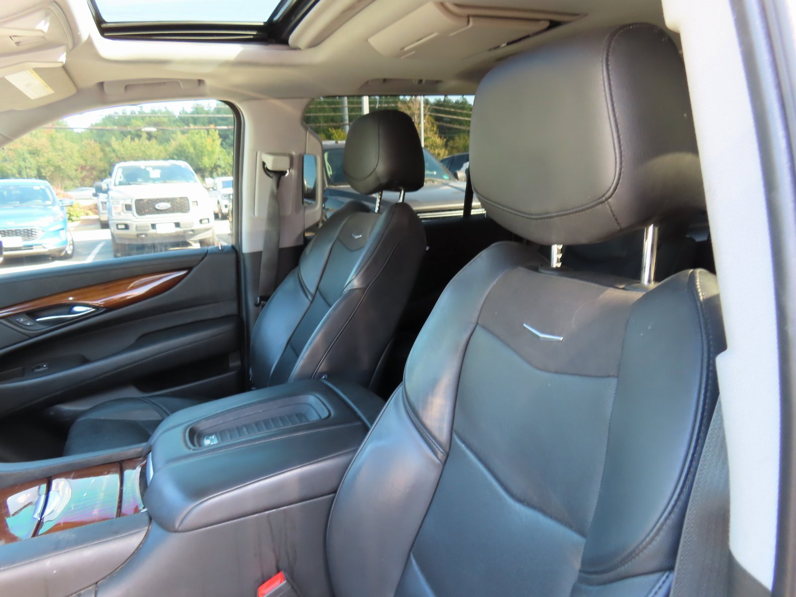 Used 2020 Cadillac Escalade ESV Premium Luxury image 22