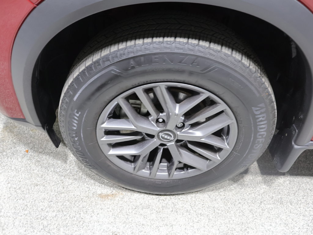 Used 2023 Nissan Rogue S AWD/4WD image 9