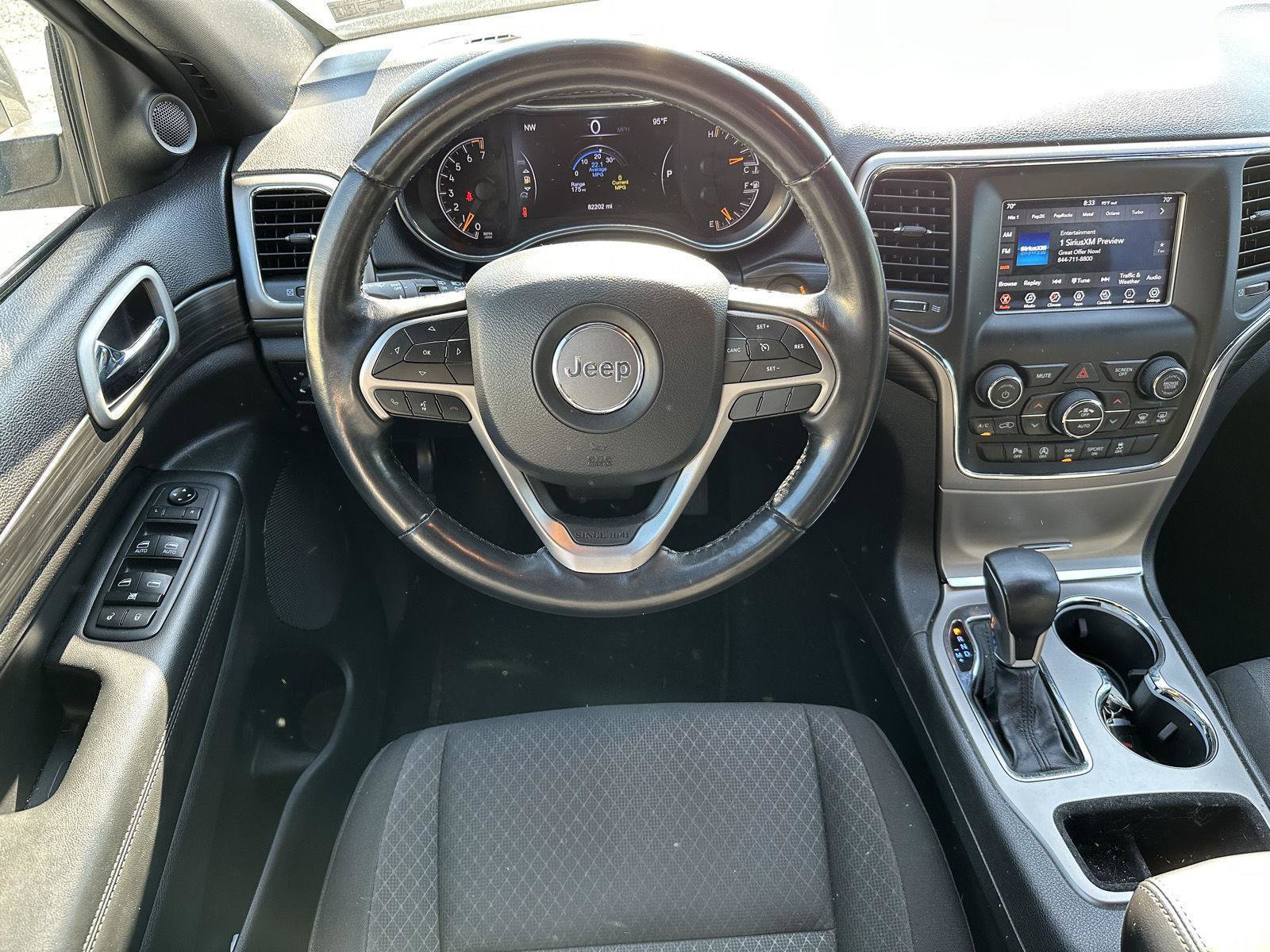 Used 2021 Jeep Grand Cherokee Laredo w/ Security & Convenience Group AWD/4WD image 12
