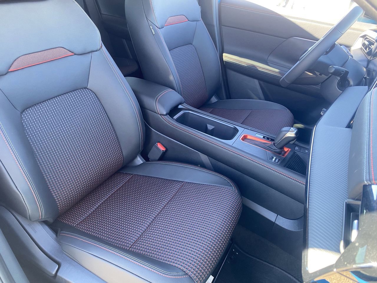 New 2026 Nissan Kicks SR w/ SR Premium Package FWD image 11