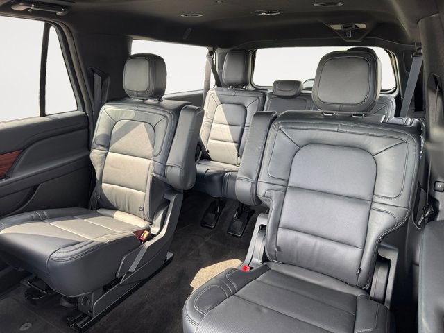 Used 2024 Lincoln Navigator L Reserve AWD/4WD image 17