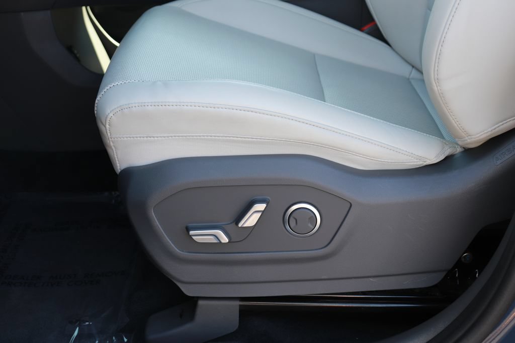Used 2025 Hyundai Santa Fe SEL AWD/4WD image 9