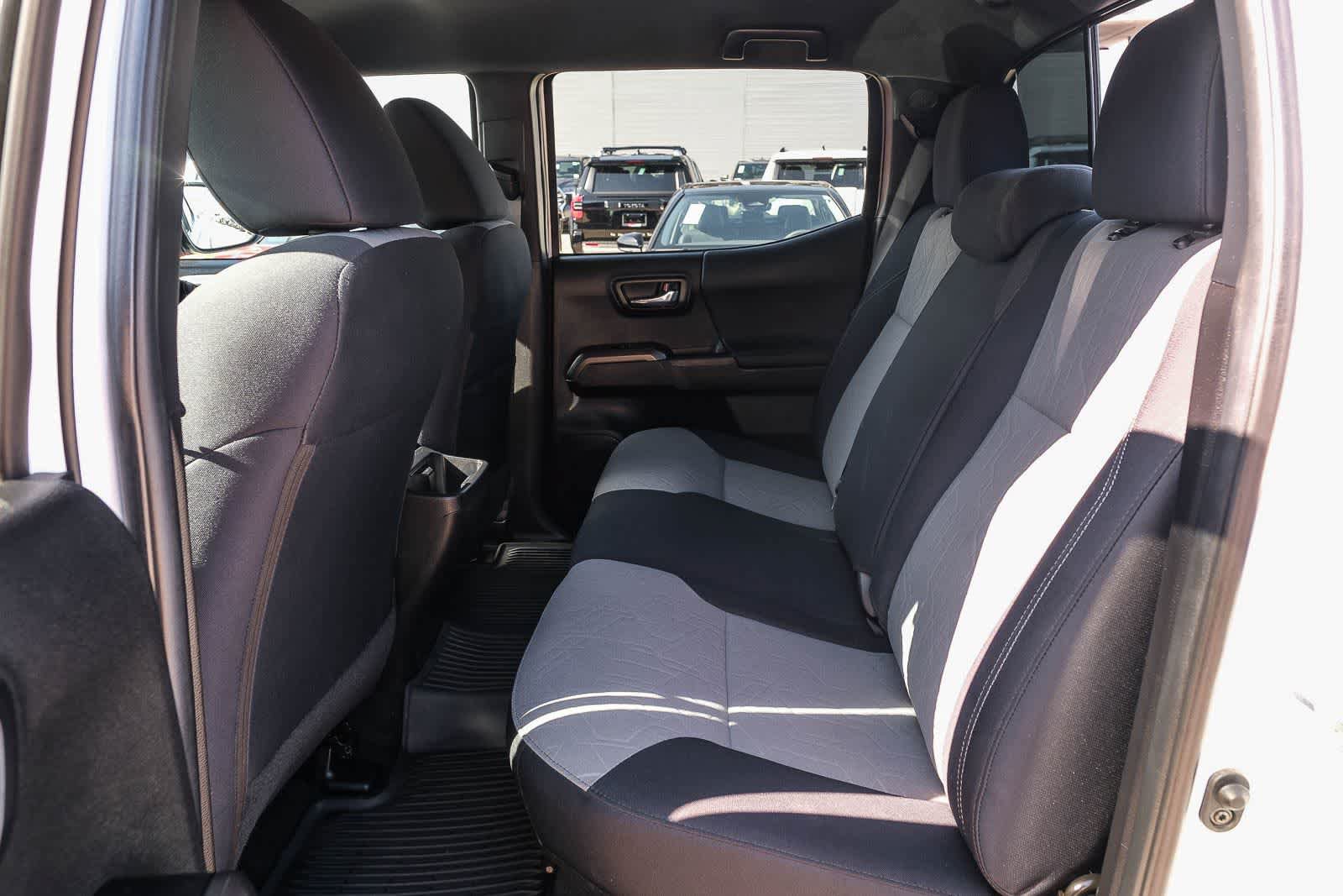 Certified 2022 Toyota Tacoma TRD Off-Road AWD/4WD image 19