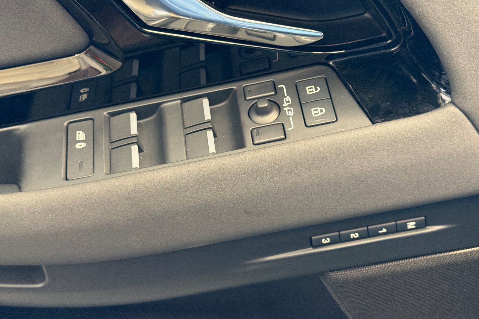 Certified 2024 Land Rover Range Rover Evoque S AWD/4WD image 3