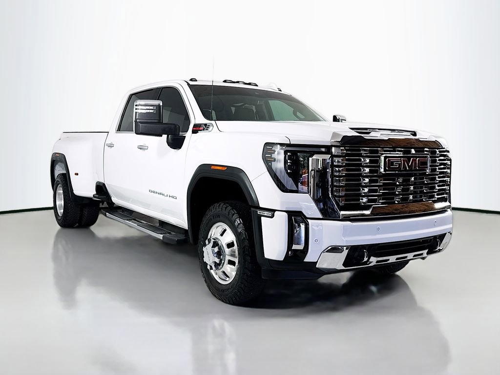 Used 2025 GMC Sierra 3500 Denali w/ Technology Package AWD/4WD image 3