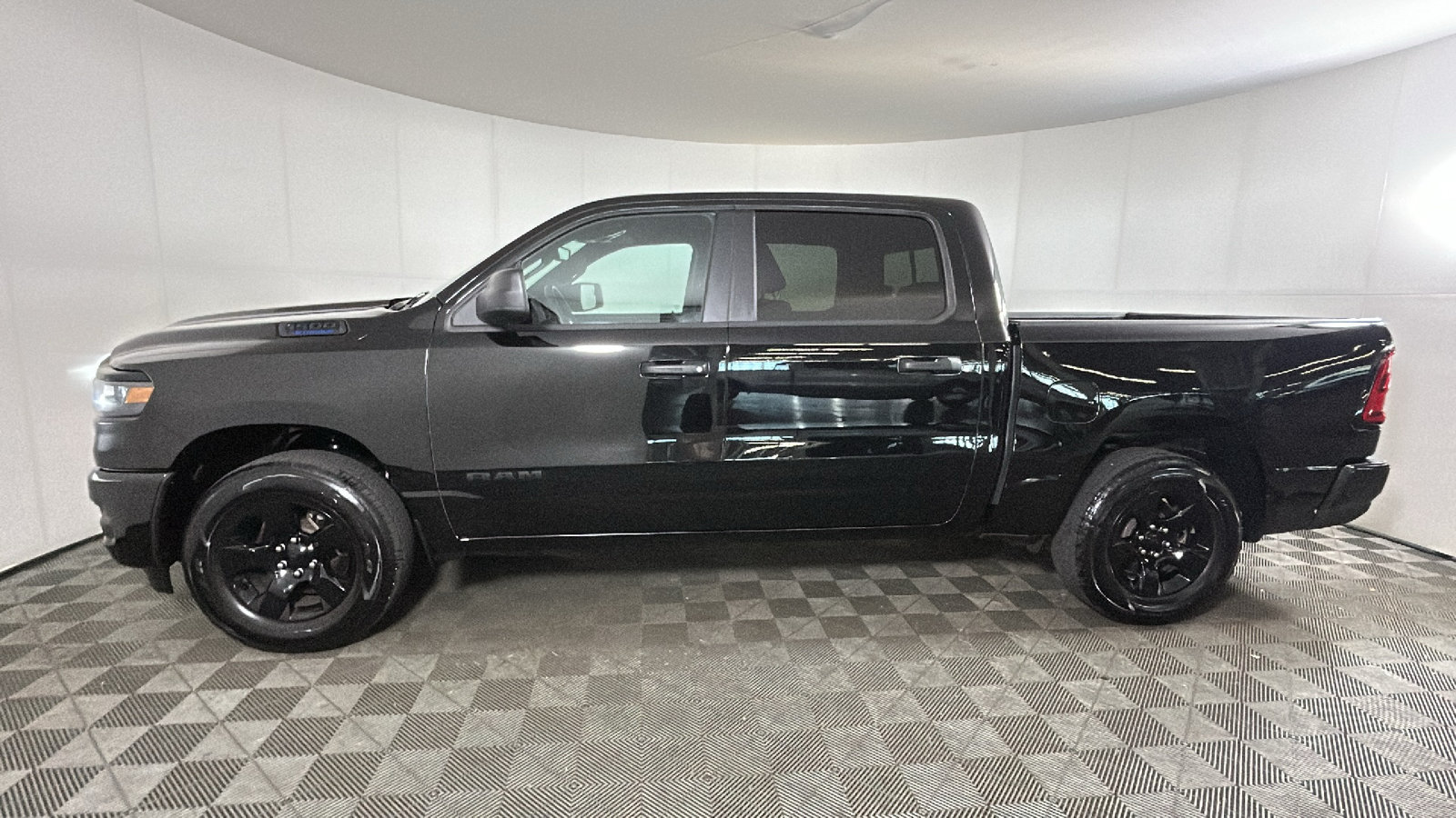 Used 2025 RAM 1500 Tradesman w/ Night Edition AWD/4WD image 7