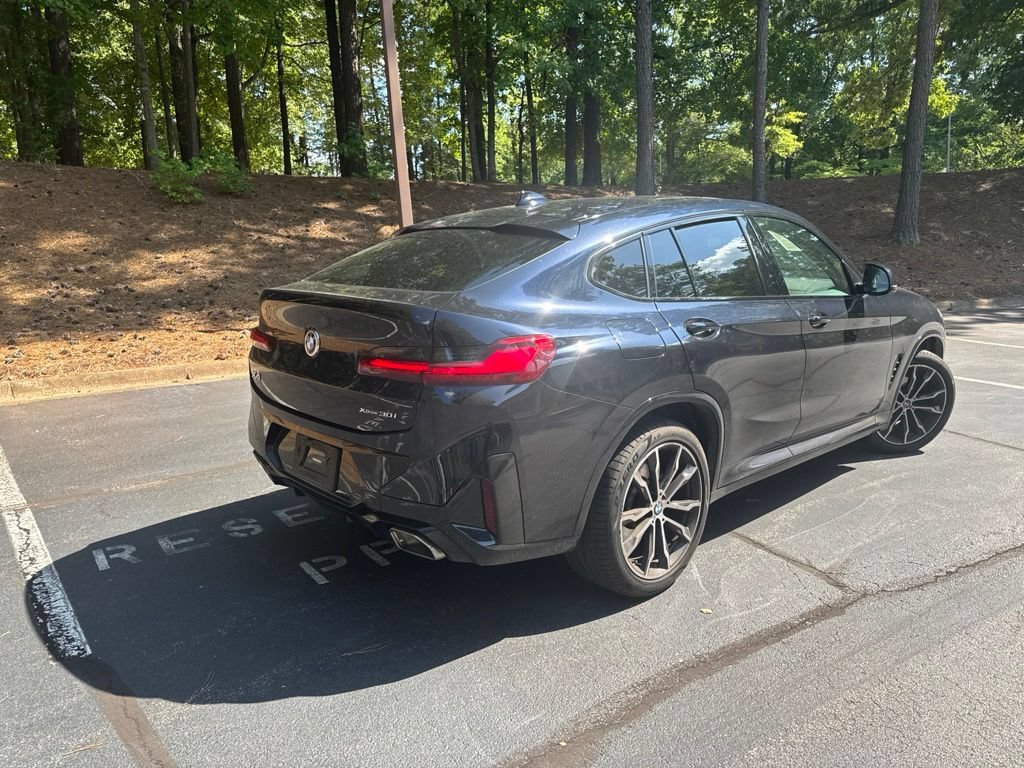 Used 2023 BMW X4 xDrive30i w/ M Sport Package AWD/4WD image 4
