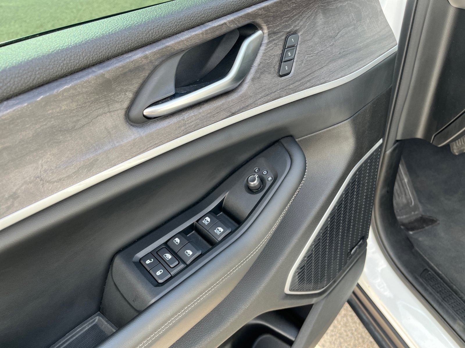 Certified 2022 Jeep Grand Cherokee Limited 4xe w/ Luxury Tech Group II AWD/4WD image 16