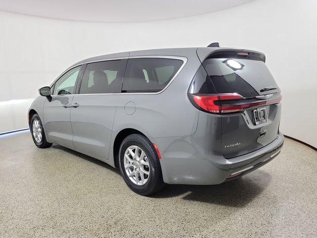 Used 2023 Chrysler Pacifica Touring-L FWD image 7