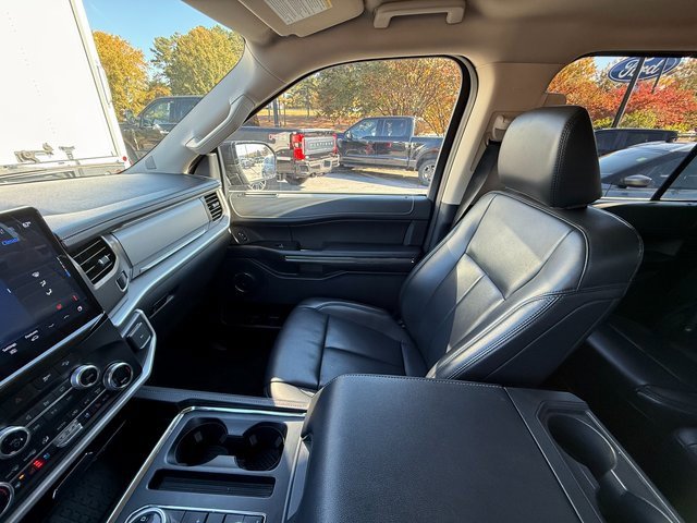 Used 2024 Ford Expedition Max XLT image 11
