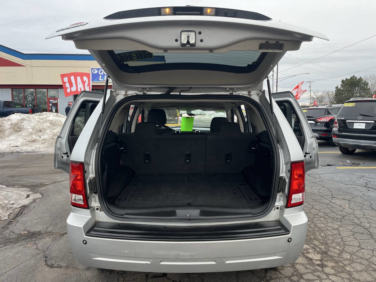 Used 2009 Jeep Grand Cherokee Laredo image 8