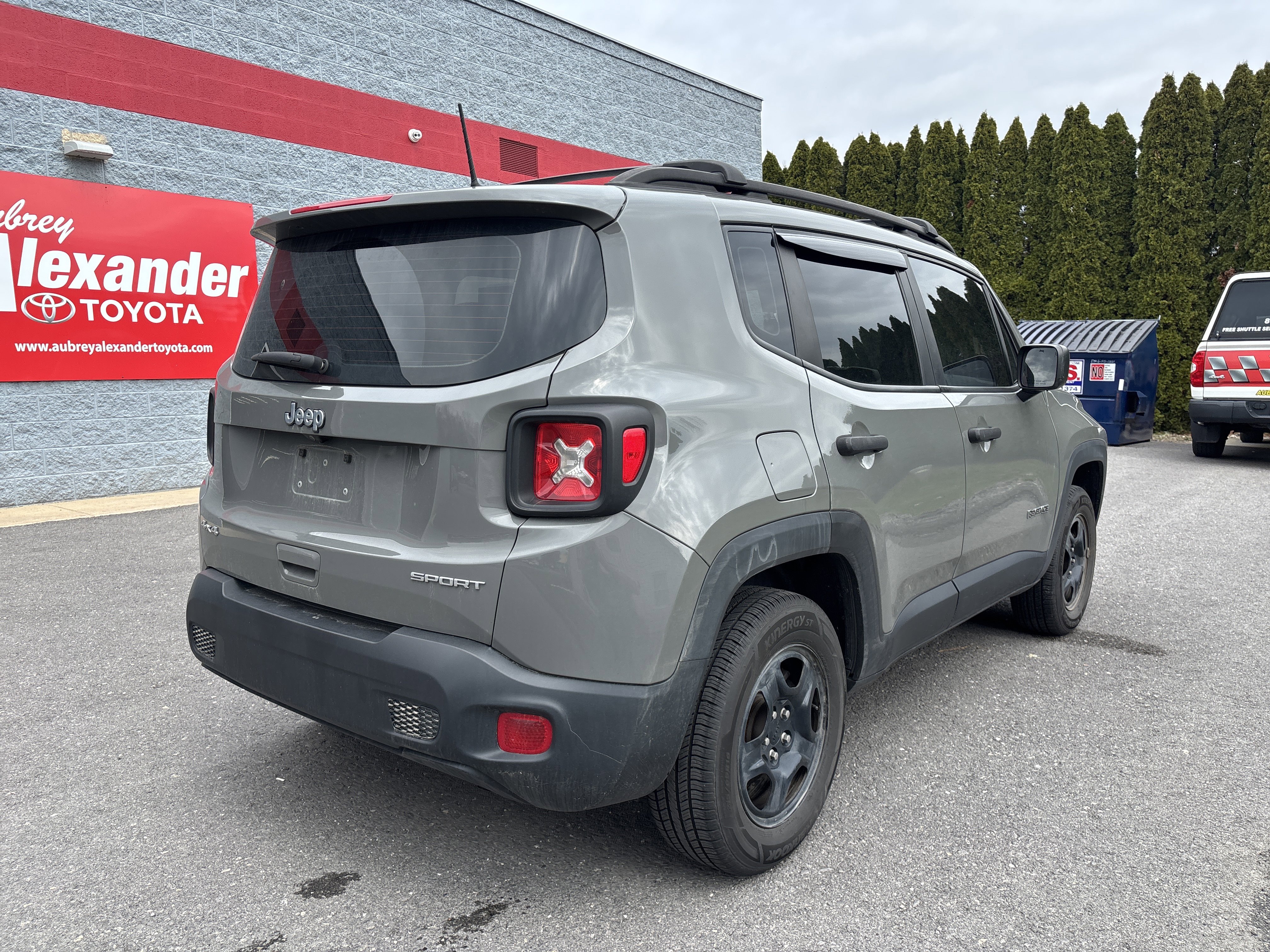 Used 2021 Jeep Renegade Sport video 3