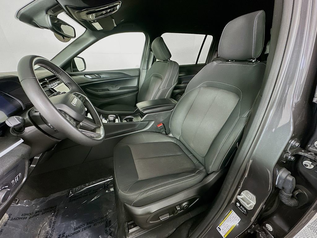 Certified 2025 Jeep Grand Cherokee L Laredo image 30