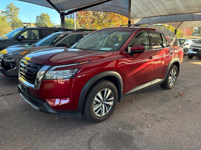 Used 2024 Nissan Pathfinder SL AWD/4WD image 2