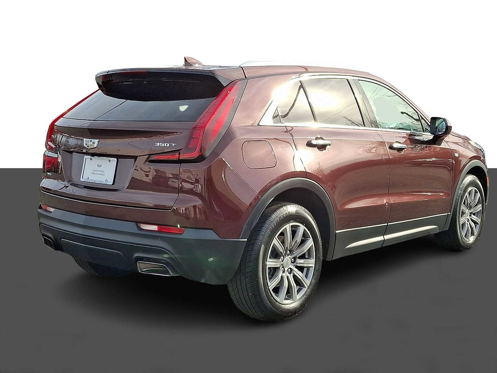 Used 2023 Cadillac XT4 Luxury w/ Cold Weather Package image 6
