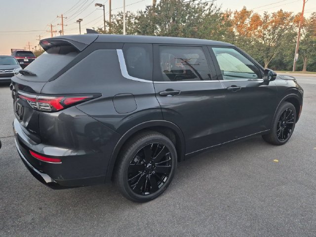 New 2026 Mitsubishi Outlander LE FWD image 3