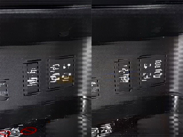 Used 2025 Toyota Camry SE image 23