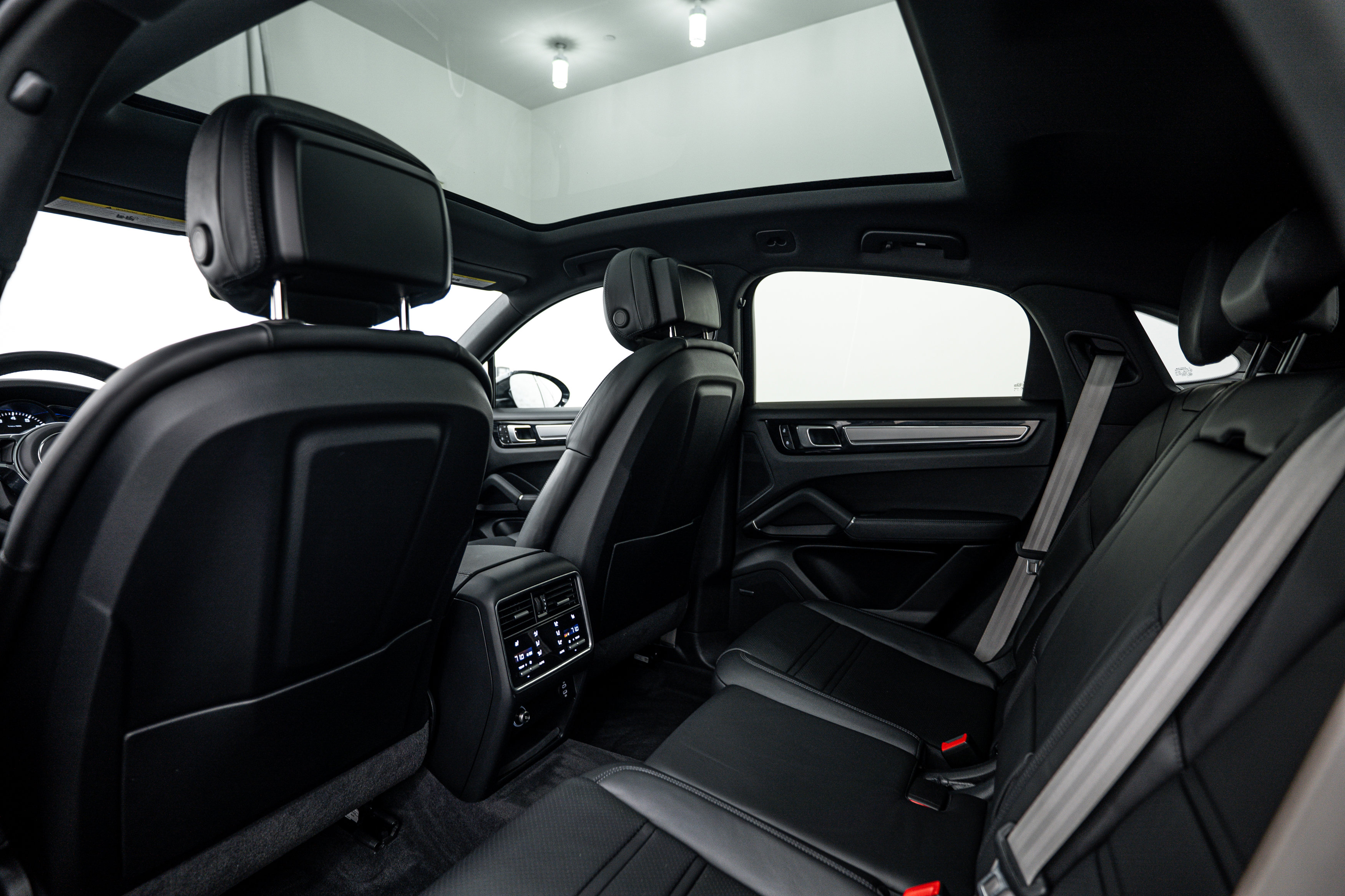 Certified 2022 Porsche Cayenne Platinum Edition AWD/4WD image 23