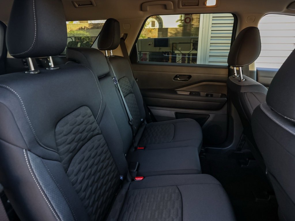 New 2025 Nissan Pathfinder S image 18