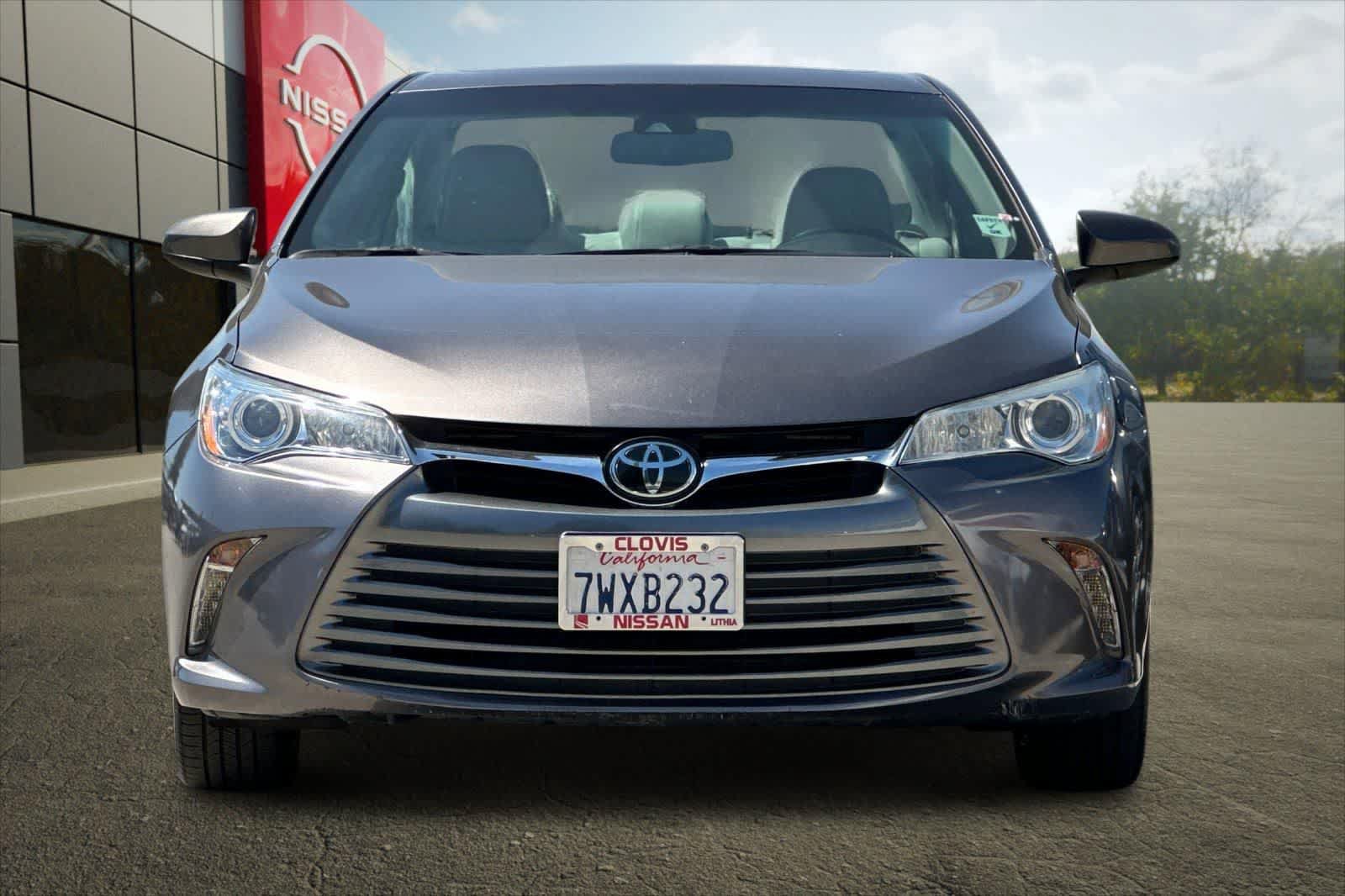 Used 2017 Toyota Camry XLE w/ Moonroof Package FWD image 11