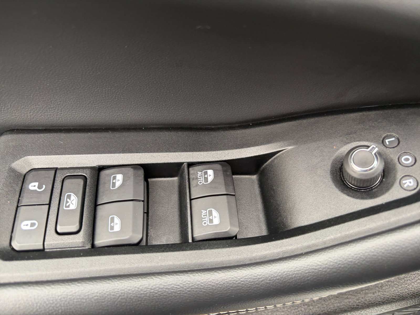 Used 2023 Jeep Grand Cherokee L Laredo AWD/4WD image 13
