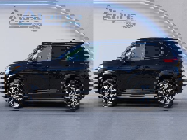 Used 2023 Nissan Rogue SV image 2