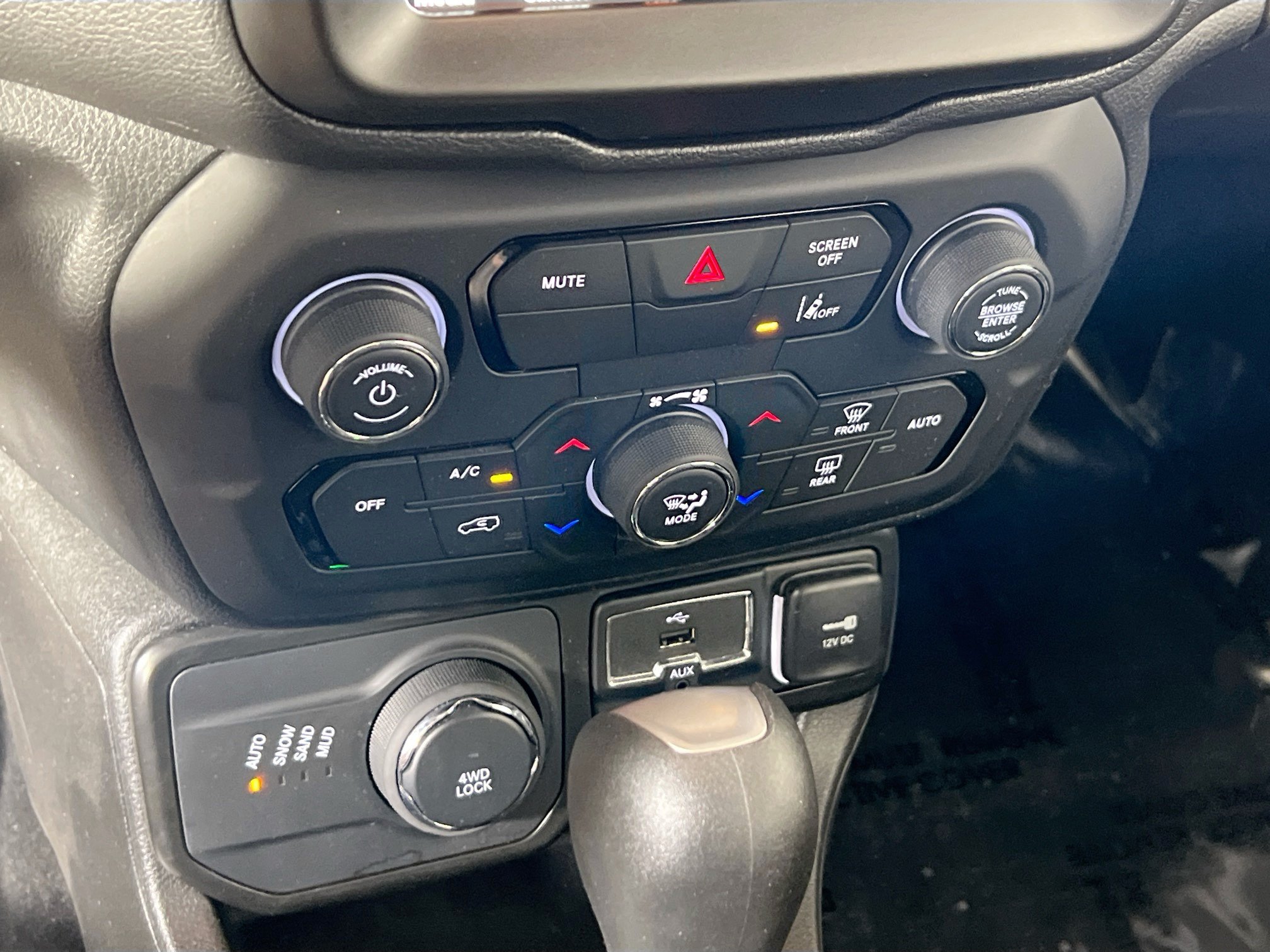 Used 2022 Jeep Renegade Latitude AWD/4WD image 16