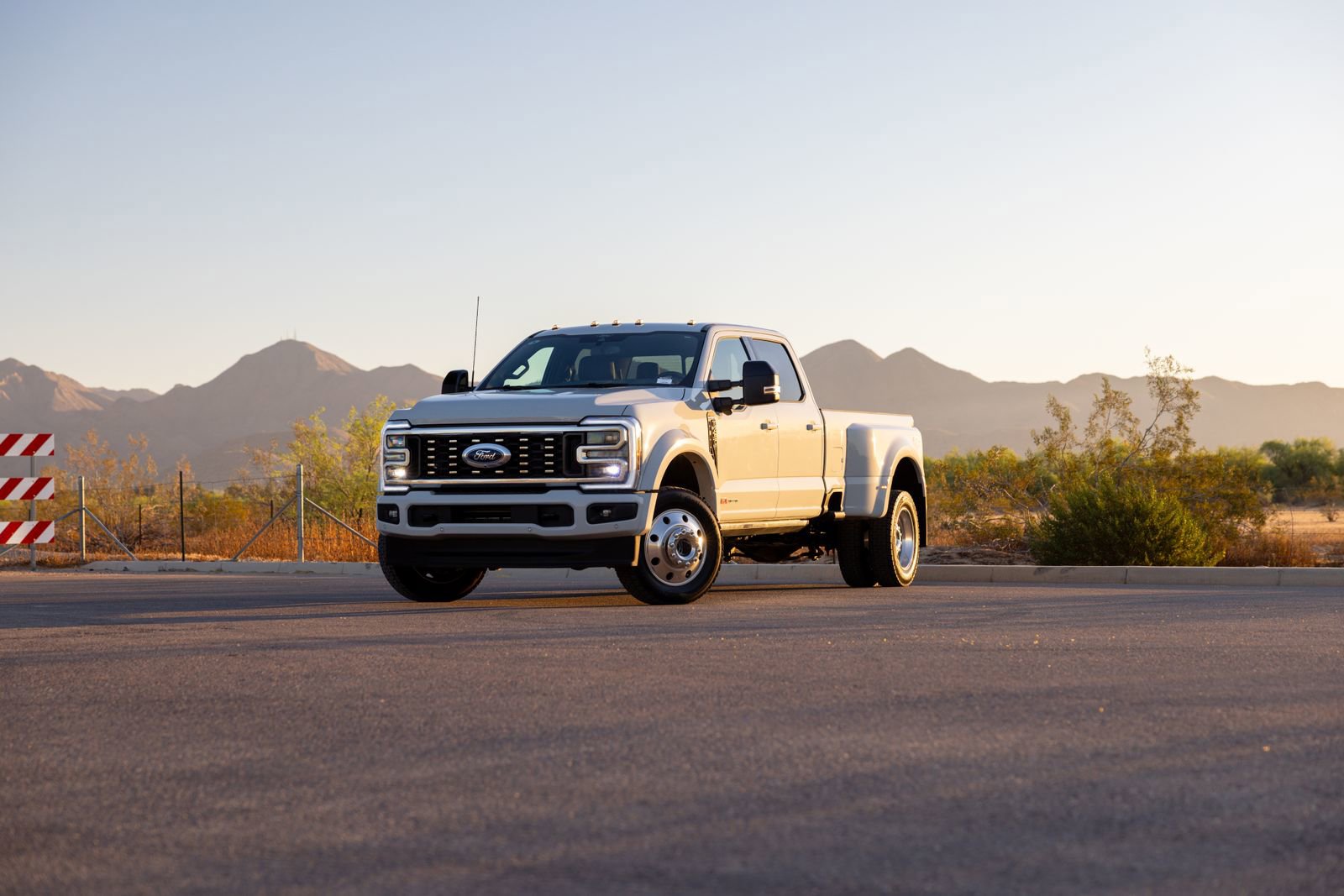 Used 2025 Ford F450 Platinum w/ FX4 Off-Road Package AWD/4WD image 55