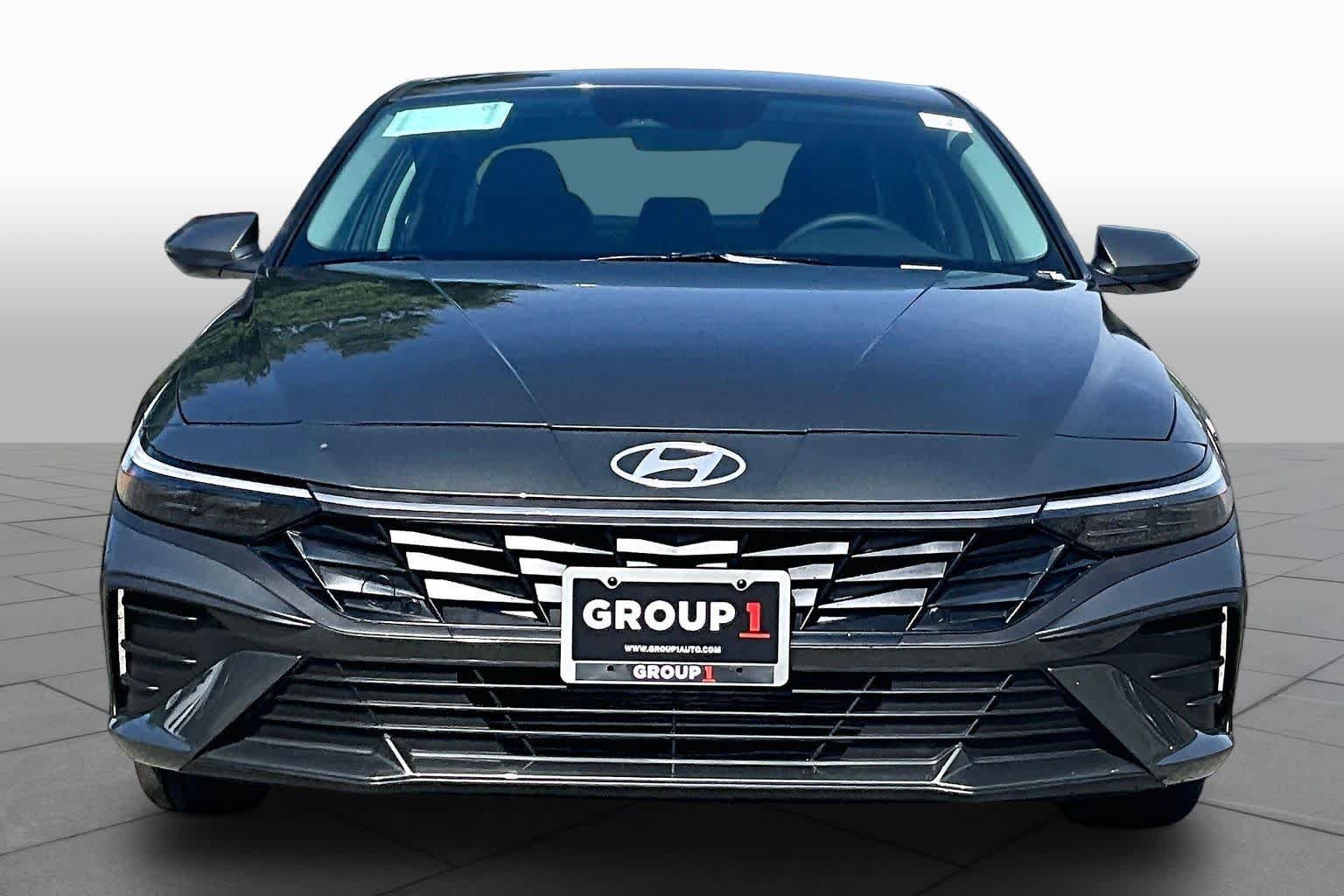 New 2026 Hyundai Elantra SE FWD image 3