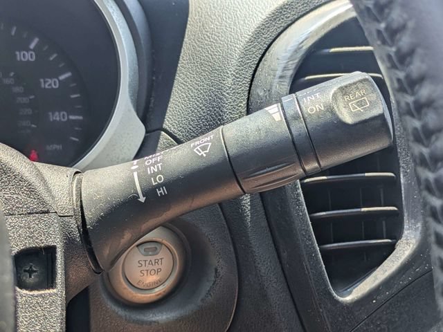 Used 2011 Nissan Juke SV FWD image 27