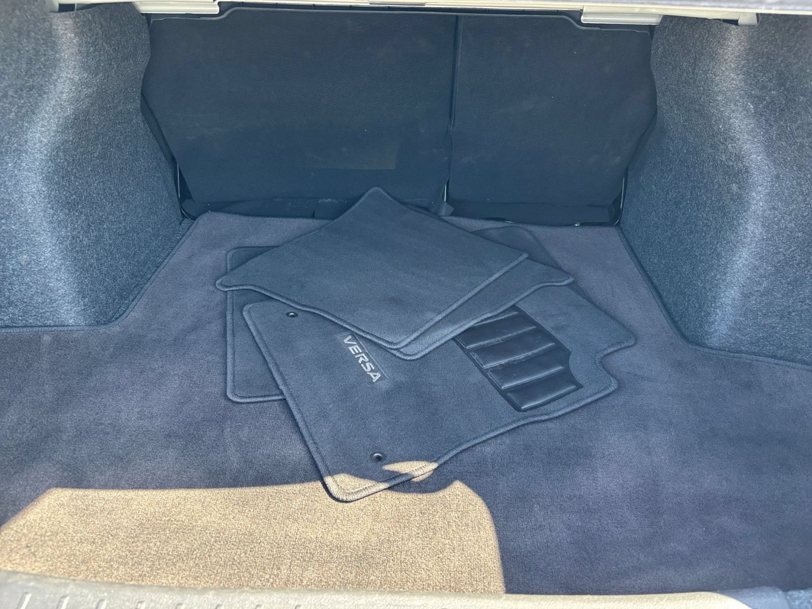 Used 2025 Nissan Versa SV FWD image 30