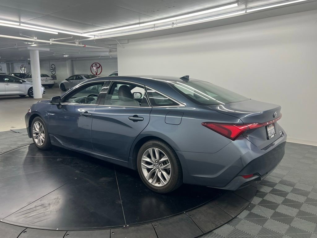Used 2019 Toyota Avalon XLE w/ Moonroof Package image 4