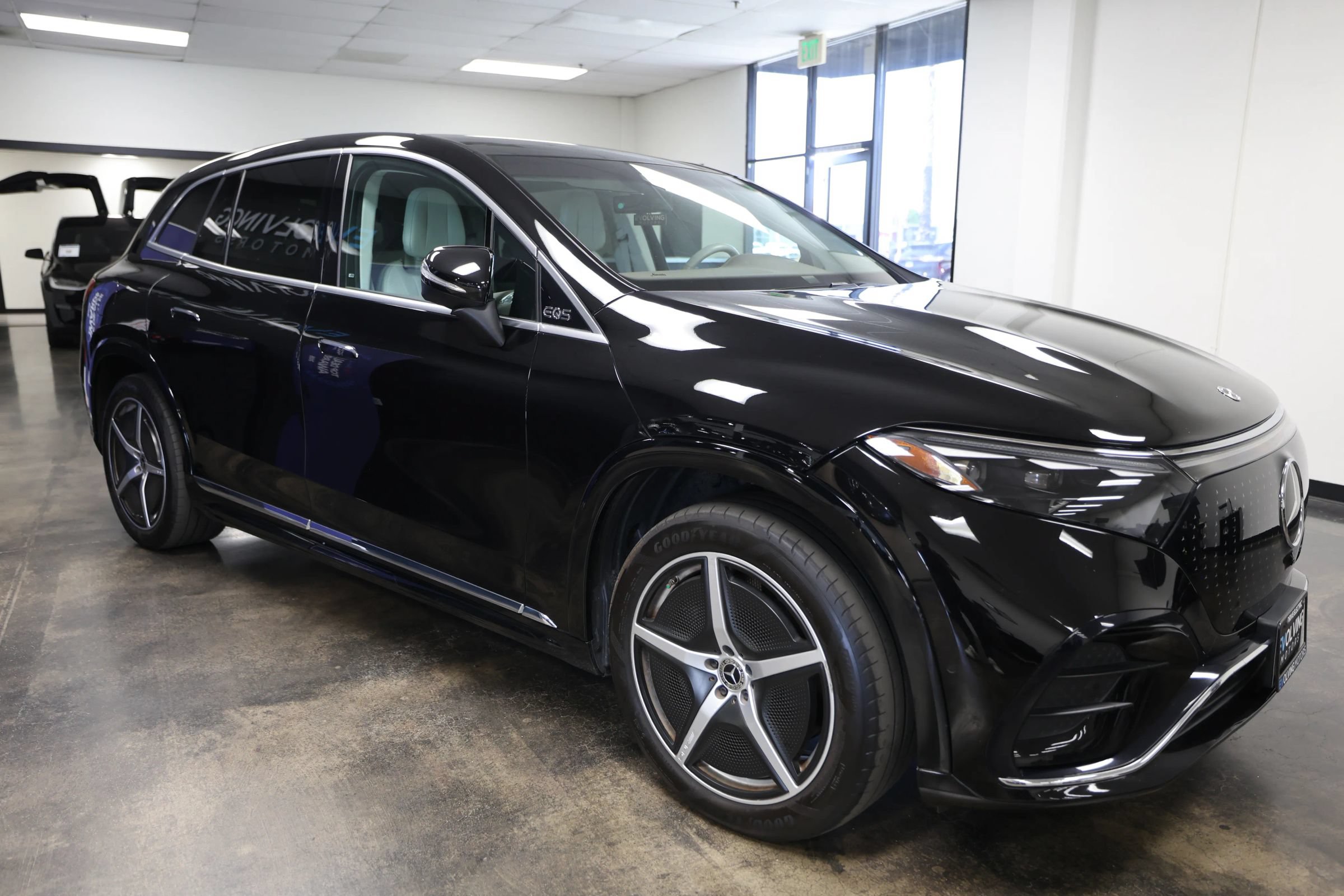 Used 2023 Mercedes-Benz EQS 580 4MATIC SUV image 6