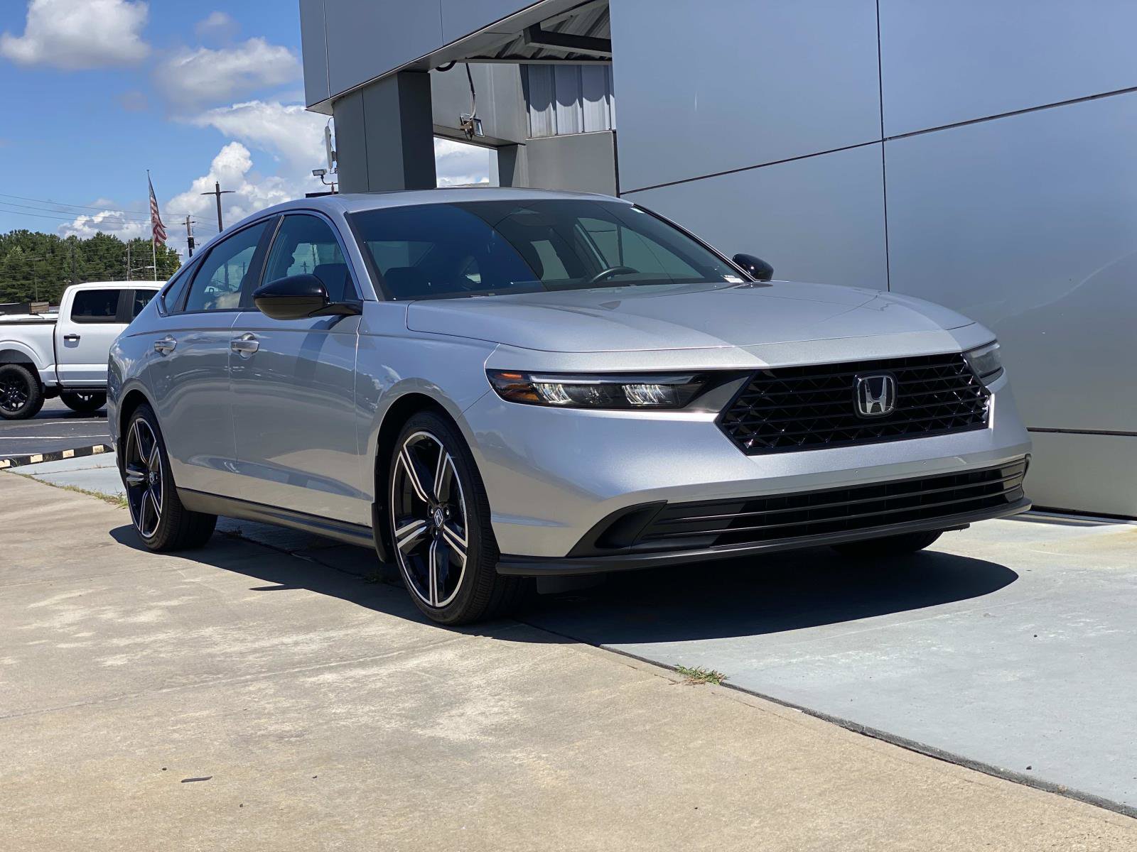 Used 2025 Honda Accord Sport image 2