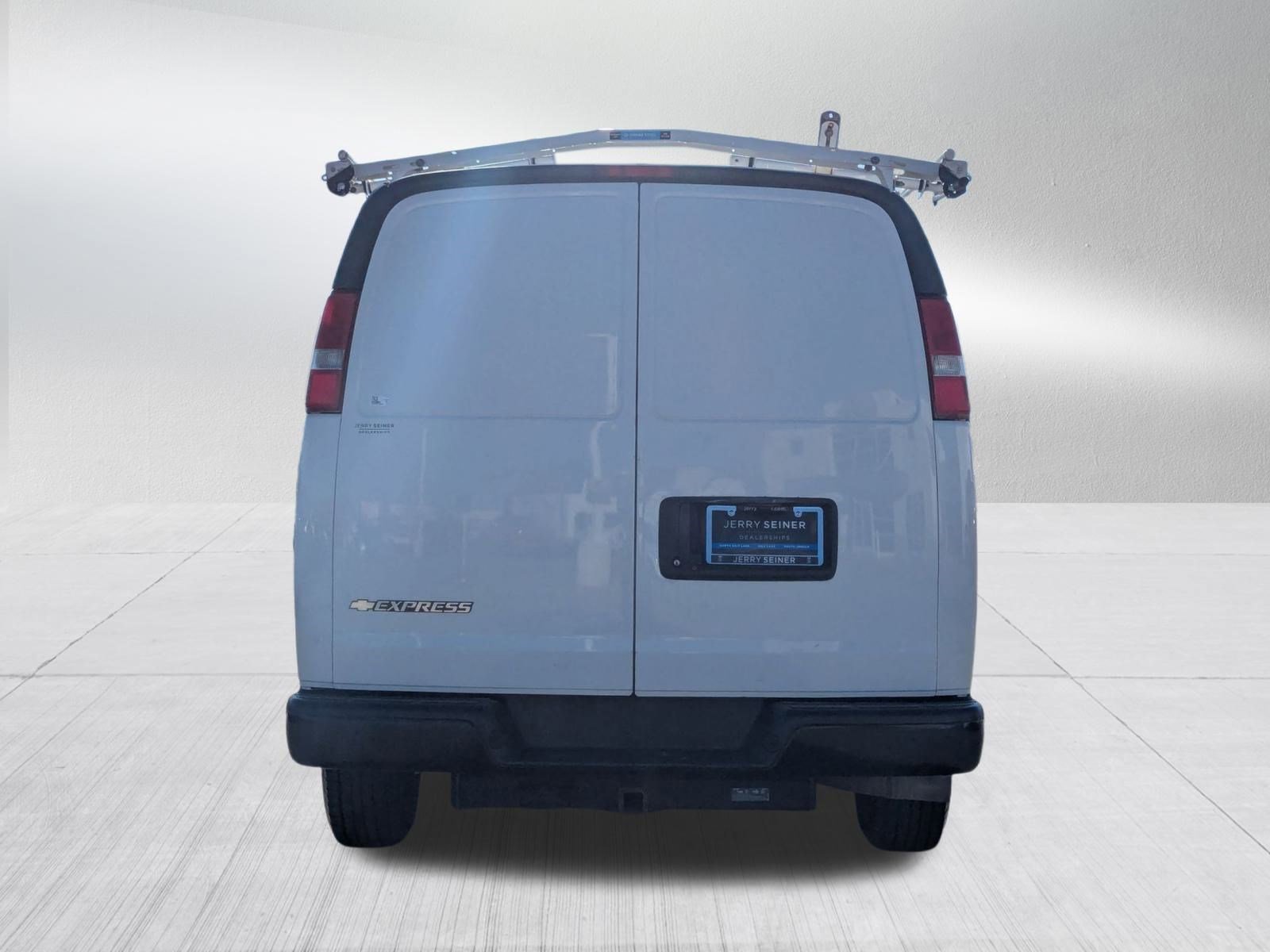 Used 2019 Chevrolet Express 3500 w/ Driver Convenience Package image 4