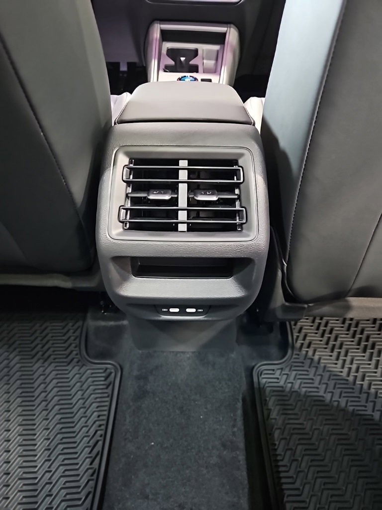 New 2026 Volkswagen Tiguan SE image 18