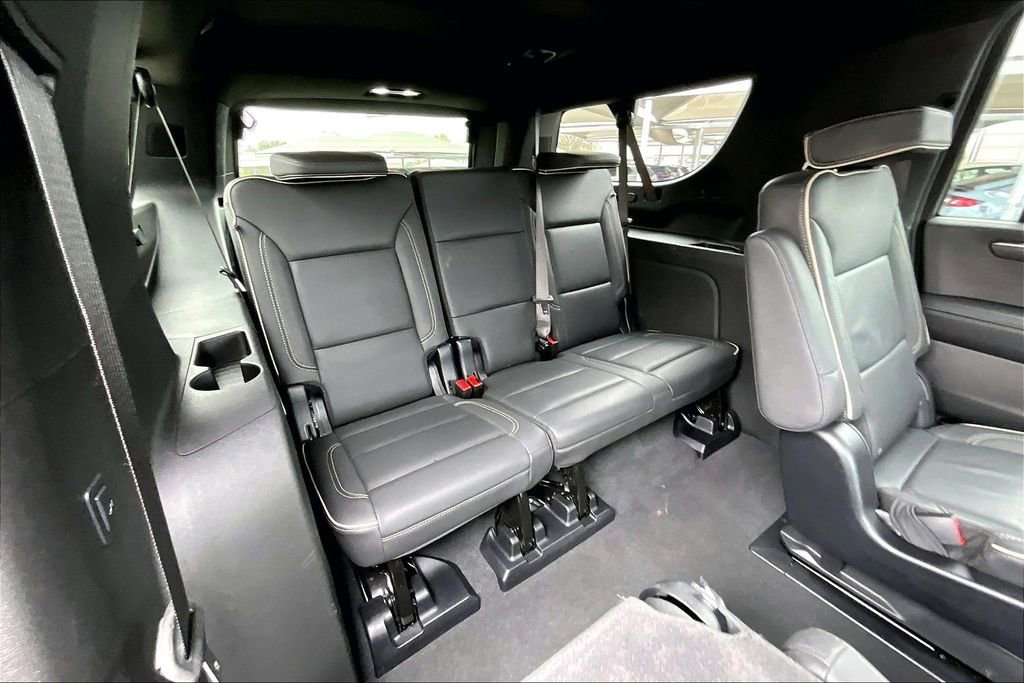 Used 2025 Chevrolet Suburban Premier image 38