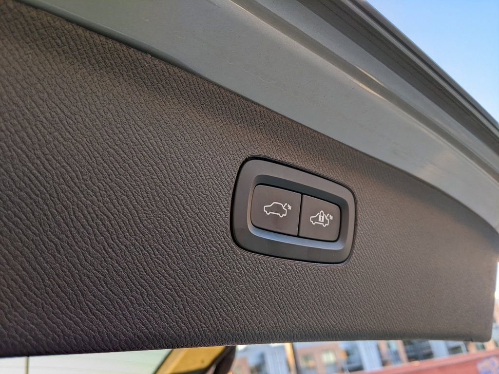 Certified 2025 Volvo XC90 T8 Plus w/ Protection Package Premier image 29