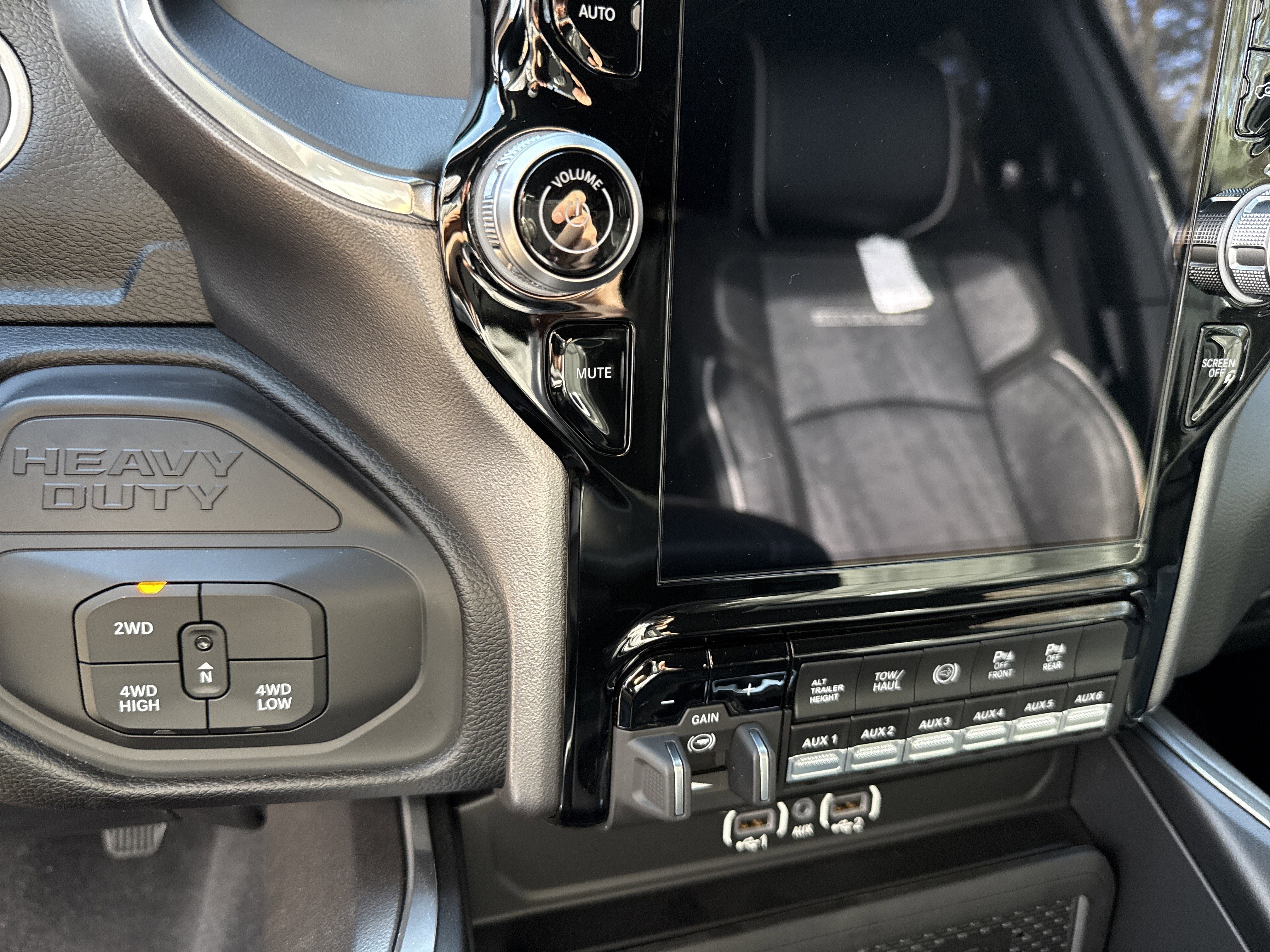 New 2025 RAM 3500 Laramie w/ Towing Technology Group image 31