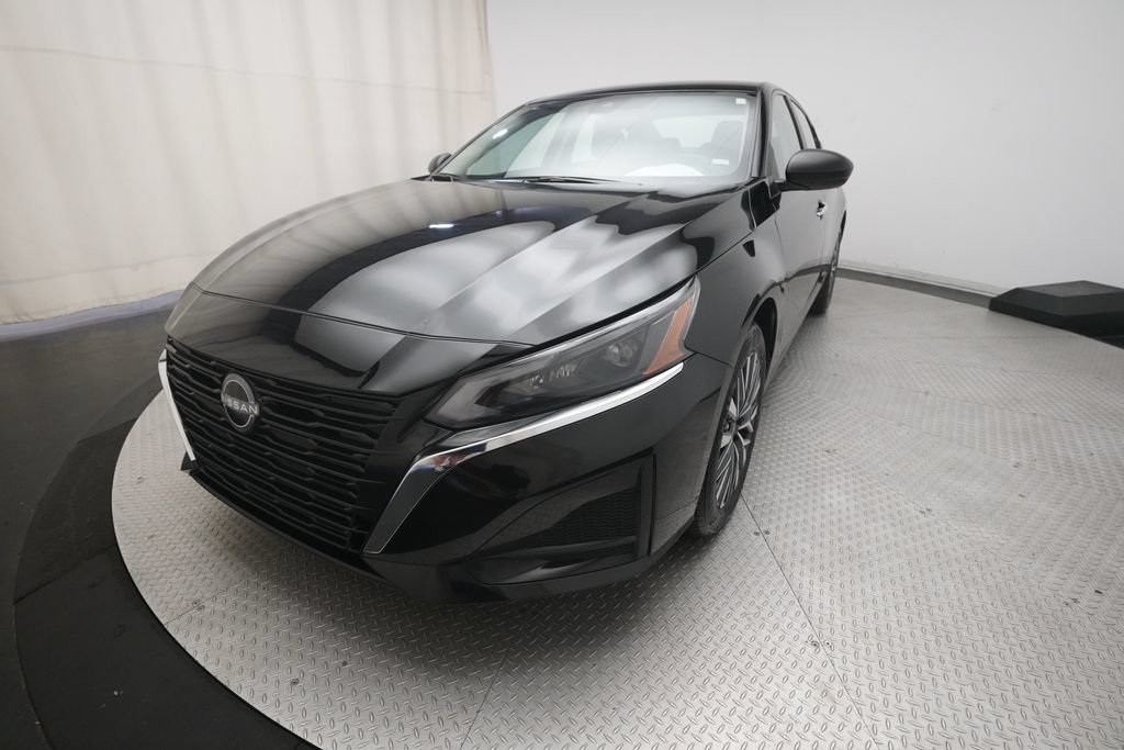 Used 2025 Nissan Altima 2.5 SV AWD/4WD image 12