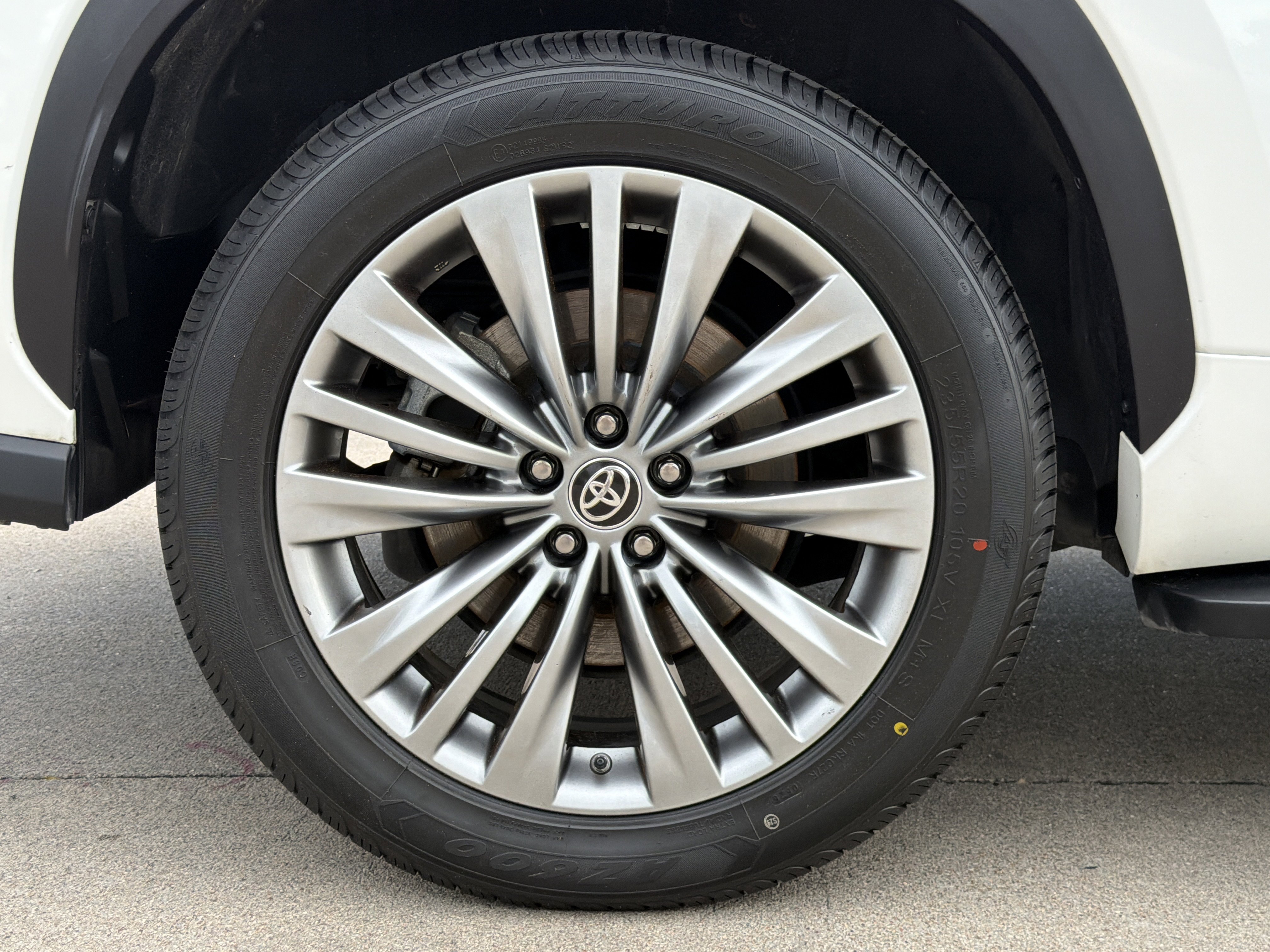 Used 2020 Toyota Highlander Platinum FWD image 10
