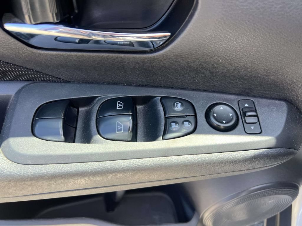 Used 2024 Nissan Kicks SV w/ Interior Electronics Package FWD image 17