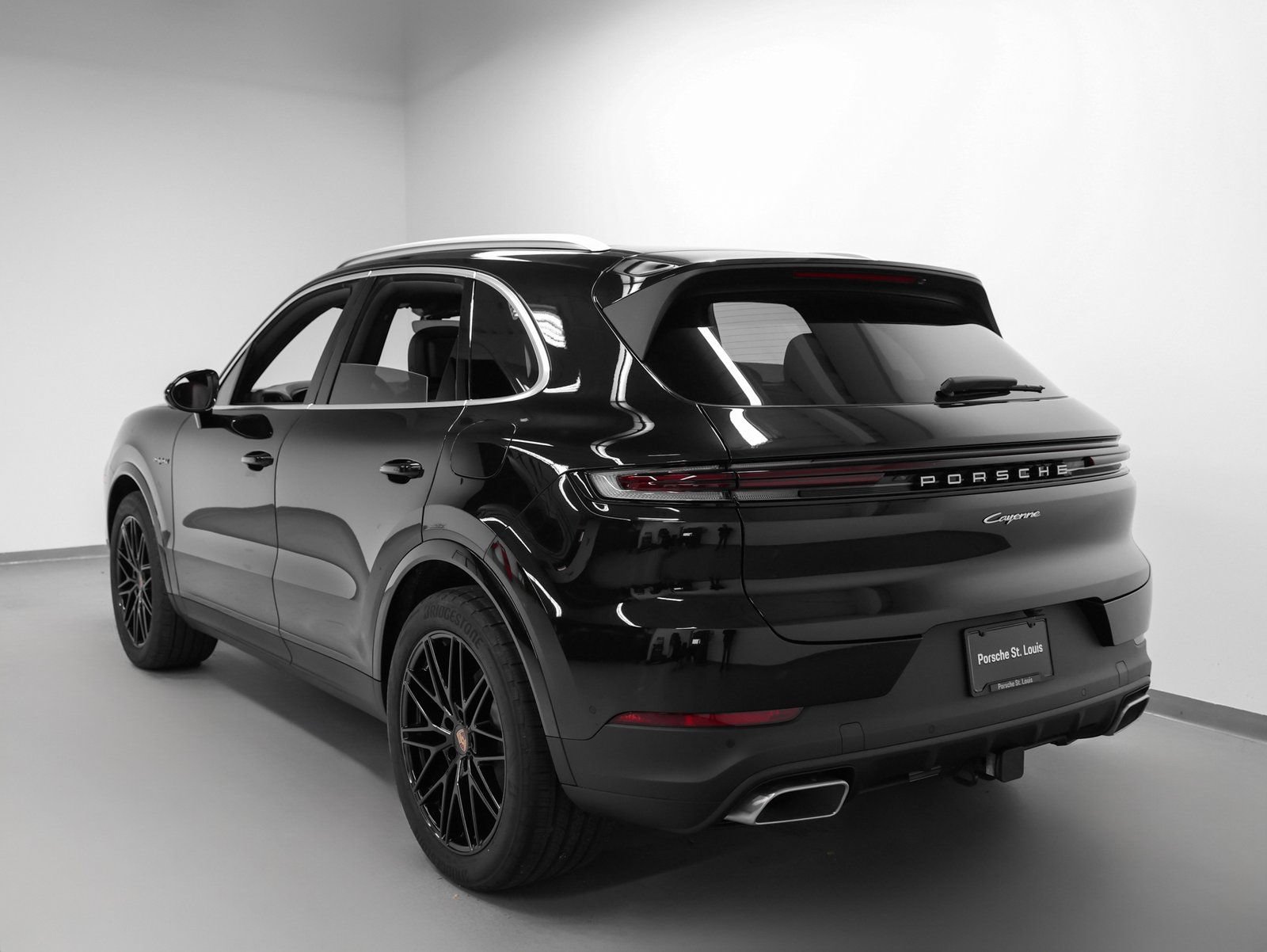 Certified 2026 Porsche Cayenne E-Hybrid AWD/4WD image 3