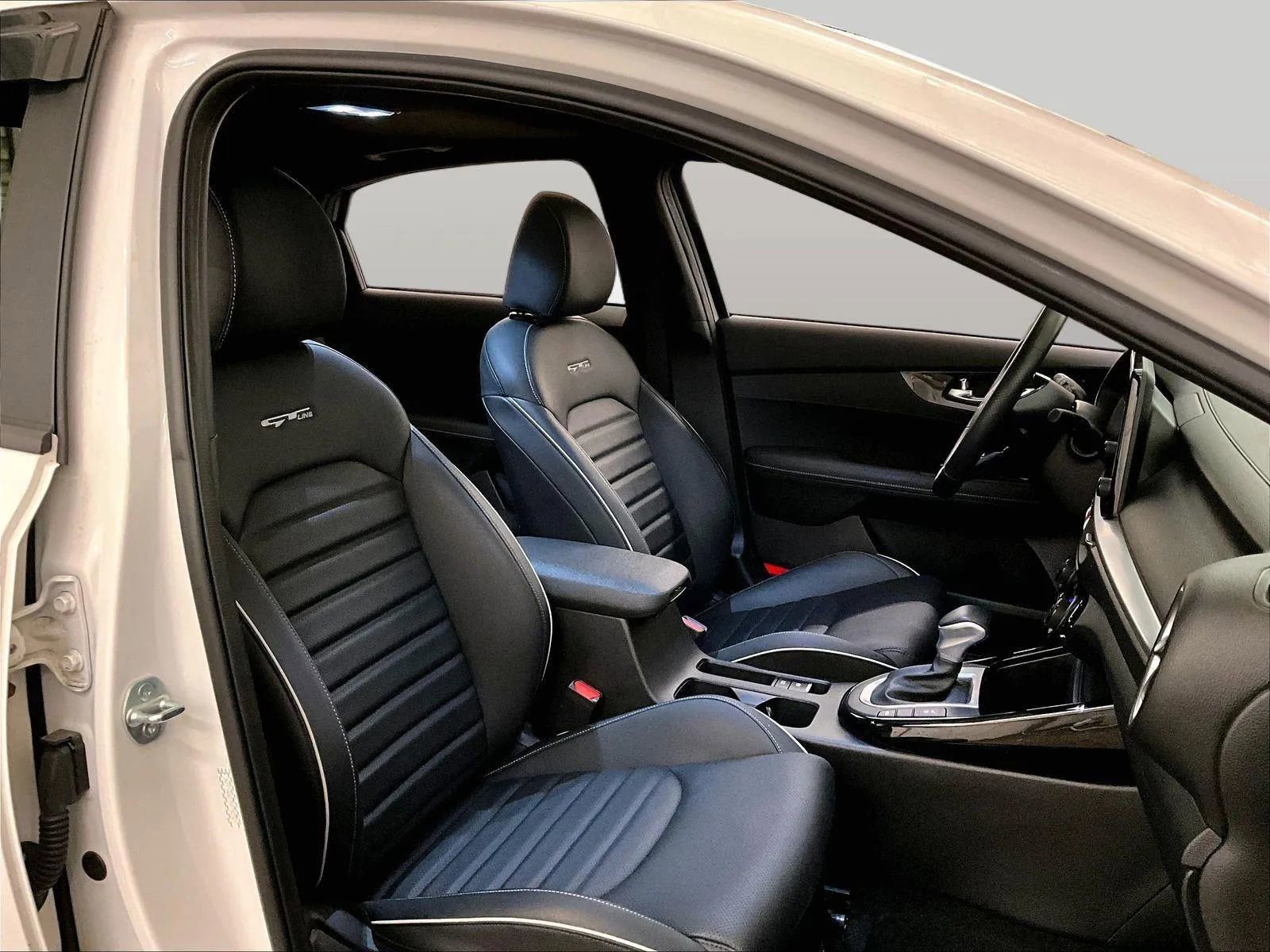 Used 2024 Kia Forte GT-Line w/ GT-Line Premium Package image 7