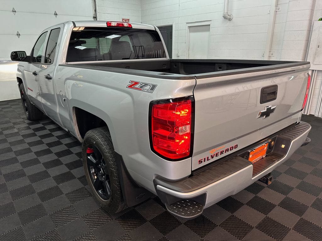 Used 2017 Chevrolet Silverado 1500 LT w/ Redline Edition AWD/4WD image 7