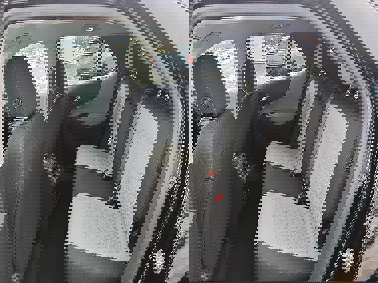 Used 2023 Chevrolet Equinox LS w/ LS Convenience Package image 14