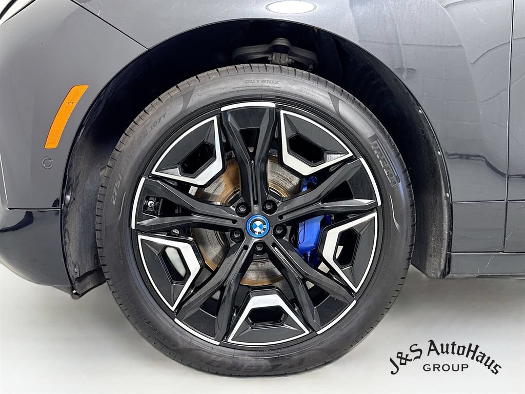 Used 2024 BMW iX xDrive50 w/ Sport Package AWD/4WD image 39